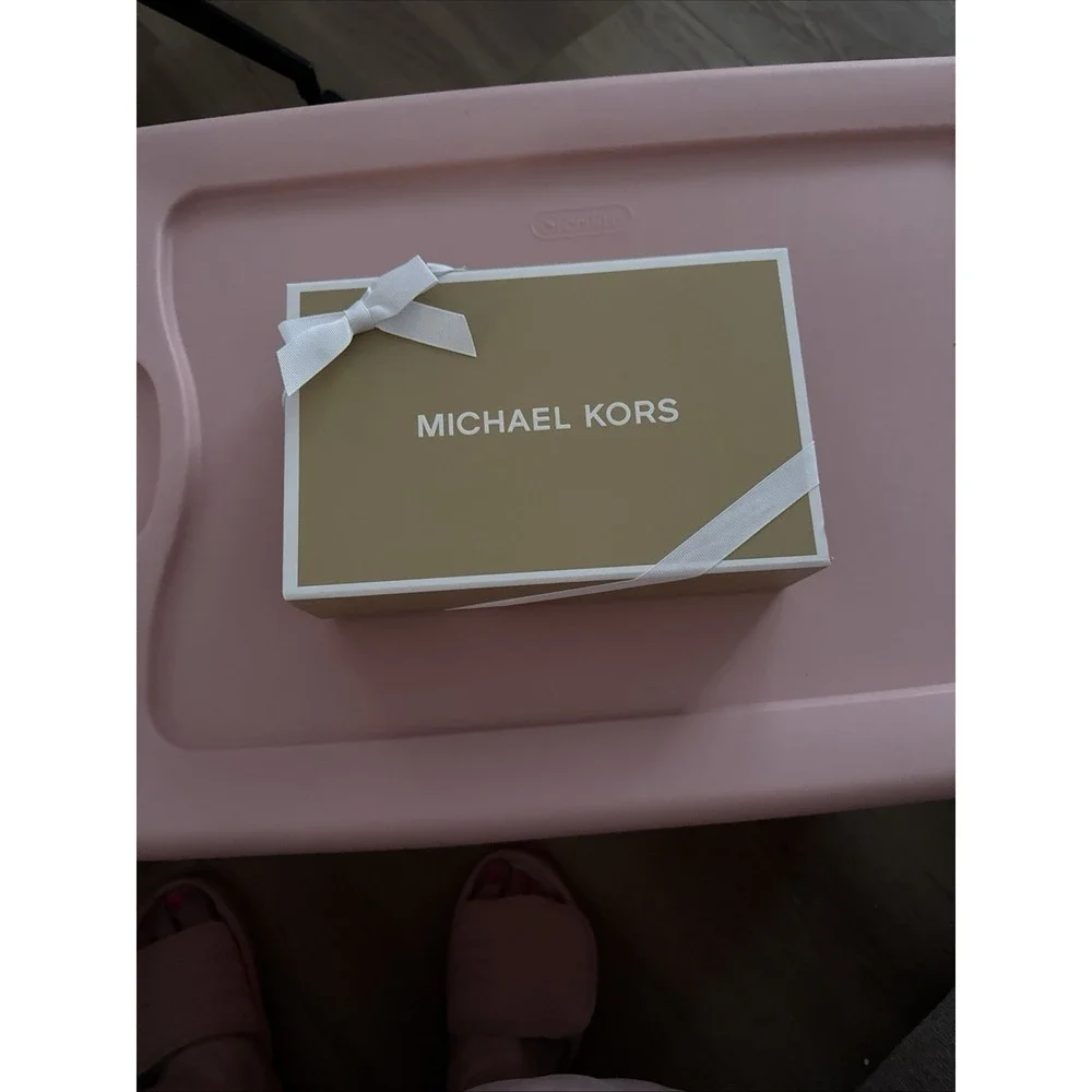 Michael Kors Box 9 in x 6 1/4in x 2 3/4 in / Magnetic Small Gift Box NEW